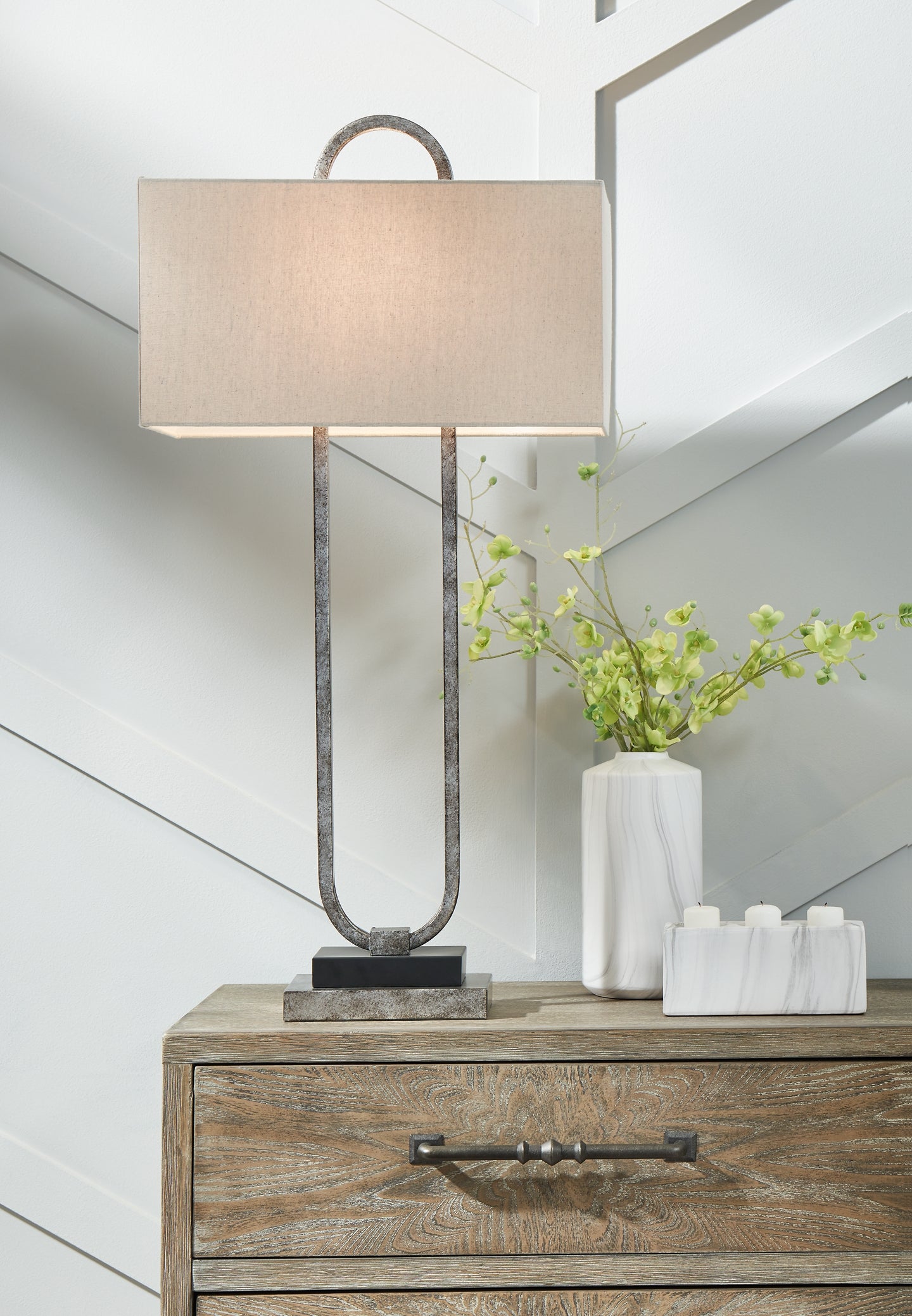 Bennish Metal Table Lamp (1/CN)