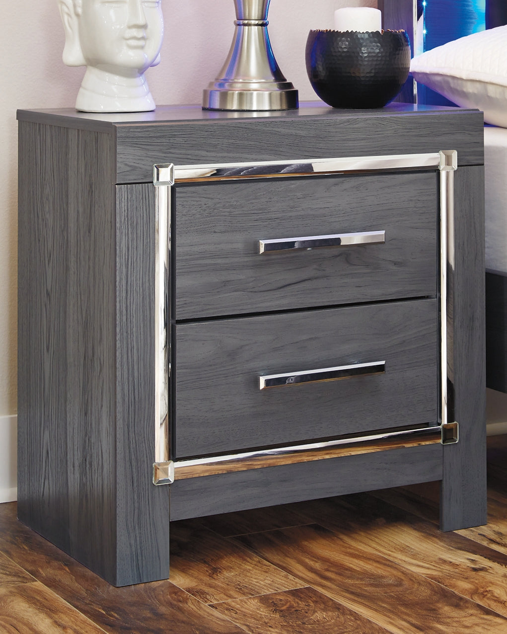 Lodanna Queen Panel Bed with 2 Storage Drawers with Mirrored Dresser and Nightstand