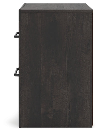 Hollivern King Panel Bed with Mirrored Dresser and Nightstand